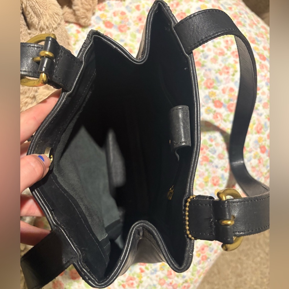 Vintage Coach Black Leather Shoulder Bag with Gold Buckles - Picture 4 of 12